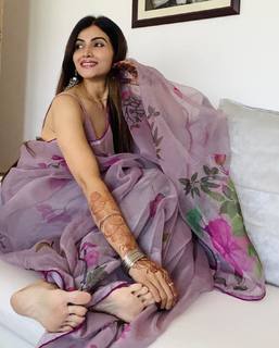 Poonam Yadav feet photo thumbnail
