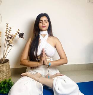 Poonam Yadav feet photo thumbnail