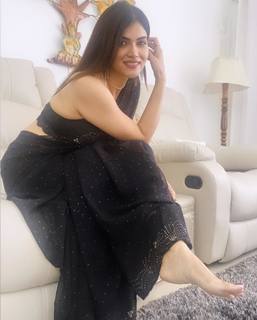 Poonam Yadav feet photo thumbnail