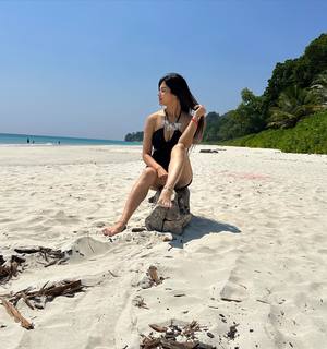 Poonam Yadav feet photo thumbnail