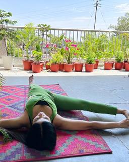 Poonam Yadav feet photo thumbnail