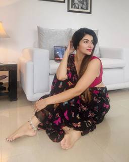 Poonam Yadav feet photo thumbnail