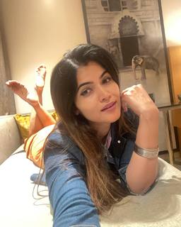 Poonam Yadav feet photo thumbnail