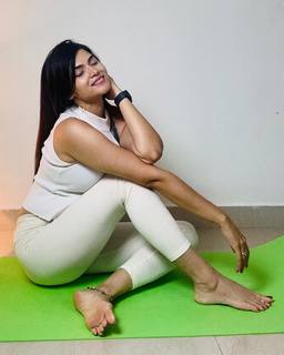 Poonam Yadav feet photo thumbnail