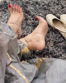 Poonam Yadav feet photo thumbnail
