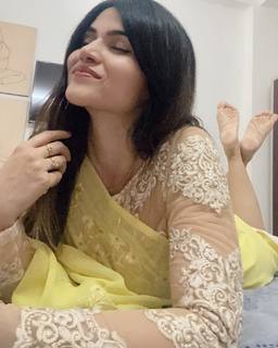 Poonam Yadav feet photo thumbnail
