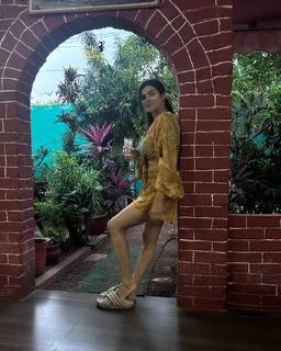 Poonam Yadav feet photo thumbnail