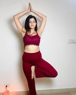 Poonam Yadav feet photo thumbnail