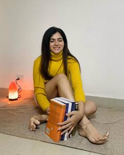 Poonam Yadav feet photo thumbnail