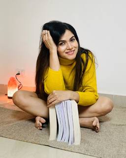Poonam Yadav feet photo thumbnail