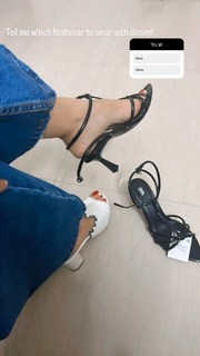 Poonam Yadav feet photo thumbnail