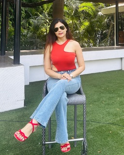 Poonam Yadav feet photo thumbnail