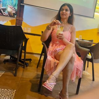 Poonam Yadav feet photo thumbnail