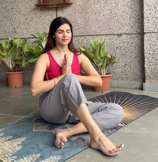 Poonam Yadav feet photo thumbnail