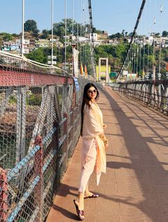 Poonam Yadav feet photo 8