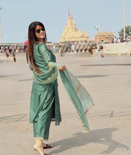 Poonam Yadav feet photo 19