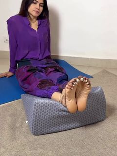 Poonam Yadav feet photo 11