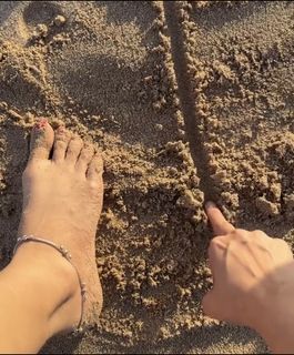 Poonam Yadav feet photo 9