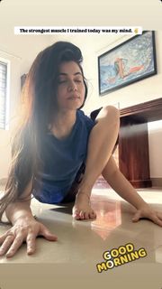 Poonam Yadav feet photo 11