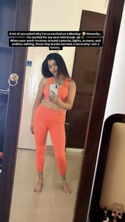 Poonam Yadav feet photo 9