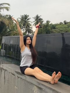 Poonam Yadav feet photo 13