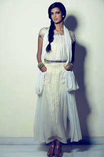 Poorna Jagannathan feet photo 8