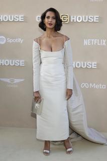 Poorna Jagannathan feet photo 12
