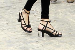 Poppy Delevingne feet photo thumbnail