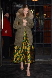 Poppy Delevingne feet photo thumbnail