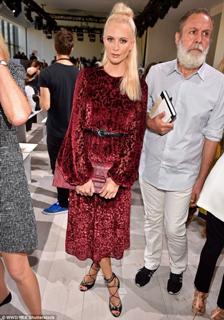 Poppy Delevingne feet photo thumbnail