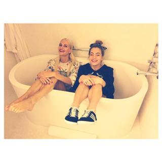 Poppy Delevingne feet photo thumbnail