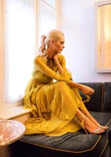Poppy Delevingne feet photo thumbnail