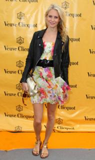 Poppy Delevingne feet photo thumbnail