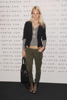Poppy Delevingne feet photo thumbnail
