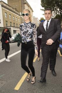 Poppy Delevingne feet photo thumbnail