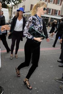 Poppy Delevingne feet photo thumbnail