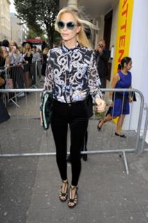 Poppy Delevingne feet photo thumbnail