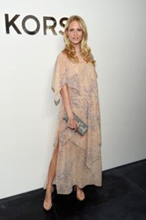 Poppy Delevingne feet photo thumbnail