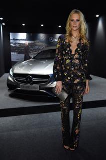 Poppy Delevingne feet photo thumbnail