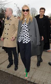 Poppy Delevingne feet photo thumbnail