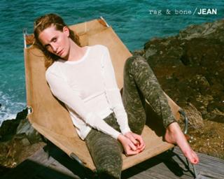 Poppy Delevingne feet photo thumbnail