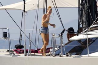 Poppy Delevingne feet photo thumbnail