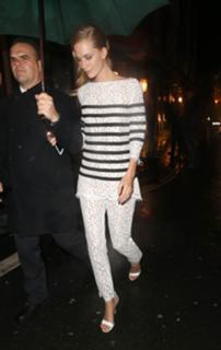 Poppy Delevingne feet photo thumbnail