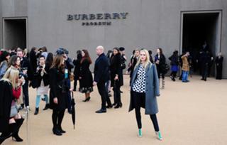 Poppy Delevingne feet photo thumbnail