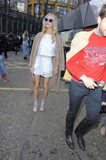 Poppy Delevingne feet photo thumbnail