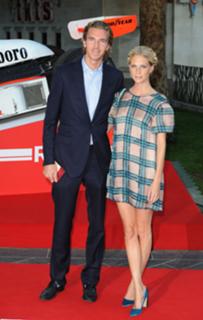 Poppy Delevingne feet photo thumbnail