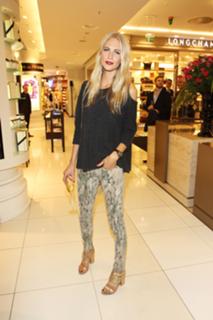 Poppy Delevingne feet photo thumbnail