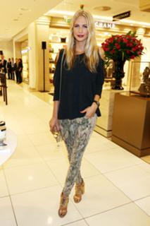 Poppy Delevingne feet photo thumbnail