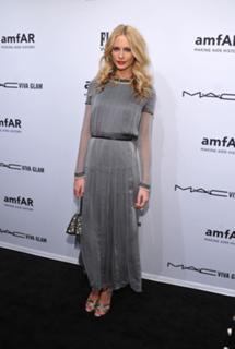 Poppy Delevingne feet photo thumbnail