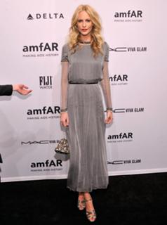 Poppy Delevingne feet photo thumbnail